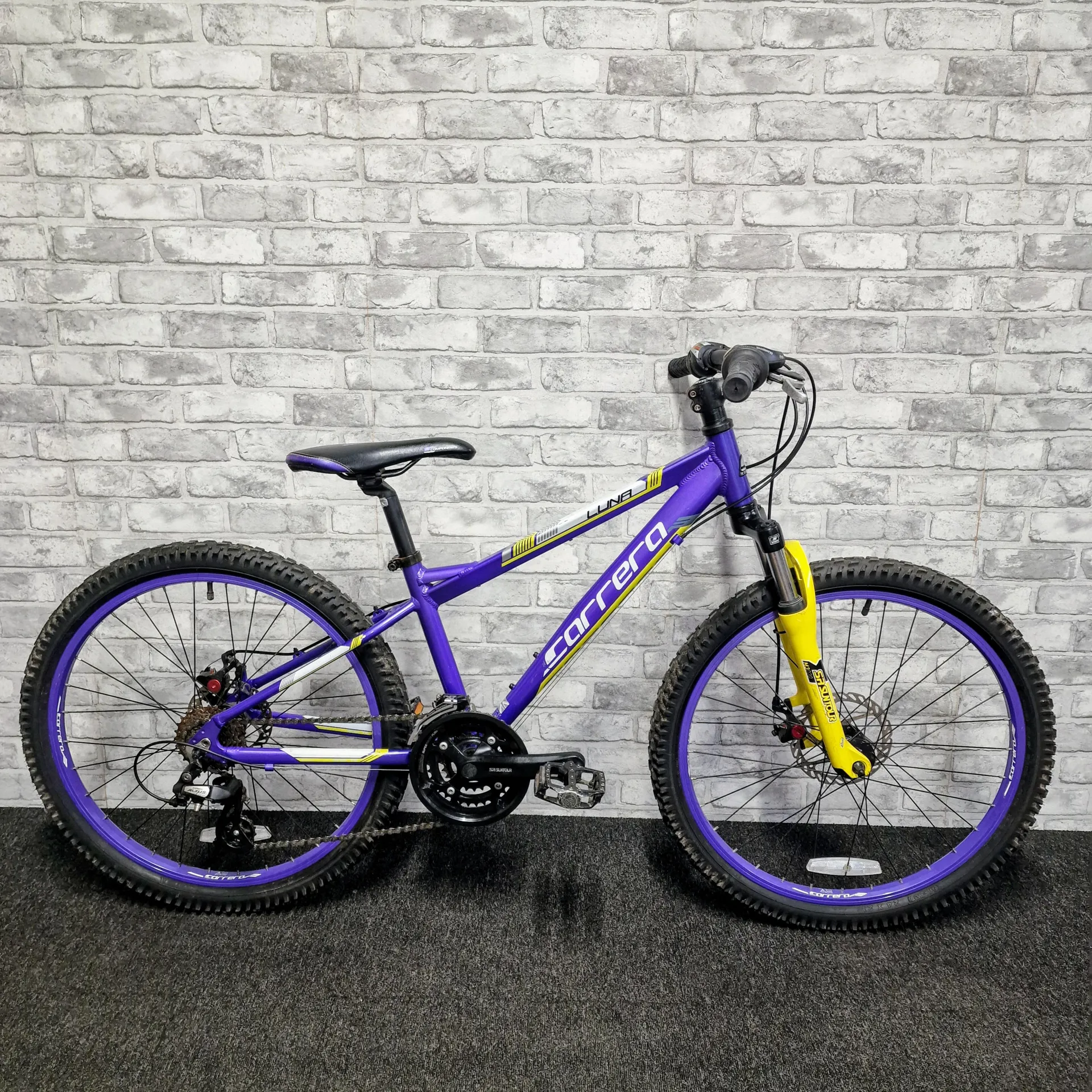 PRE-OWNED CARRERA LUNA 24"WHEEL FULL SUSPENSION MOUNTAIN BIKE