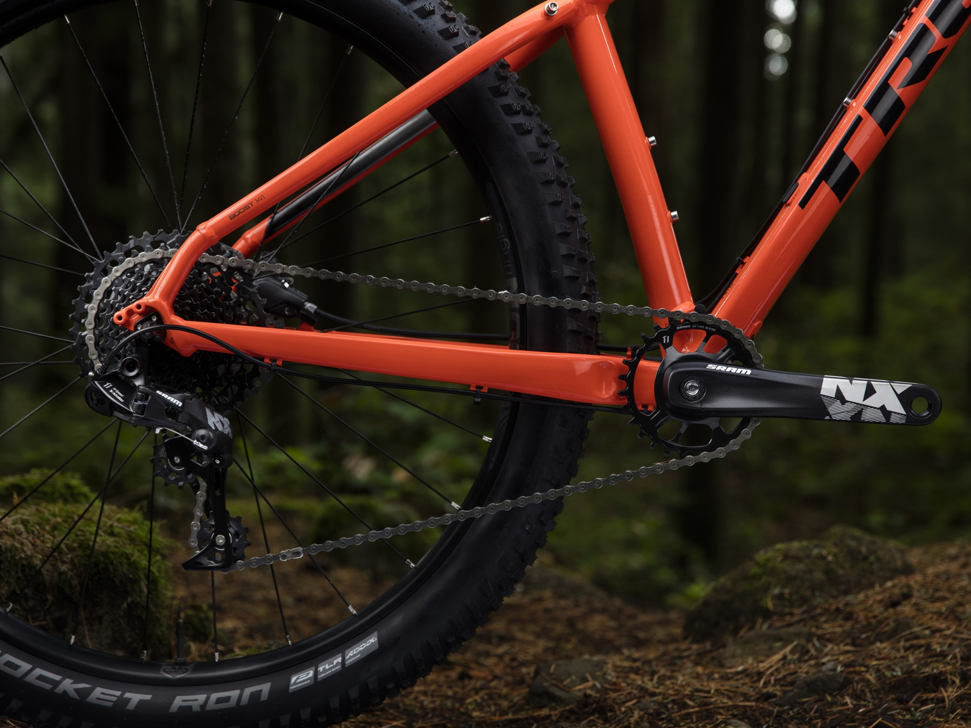 PRE-OWNED TREK ROSKOE 8 MOUNTAIN BIKE - Image 3