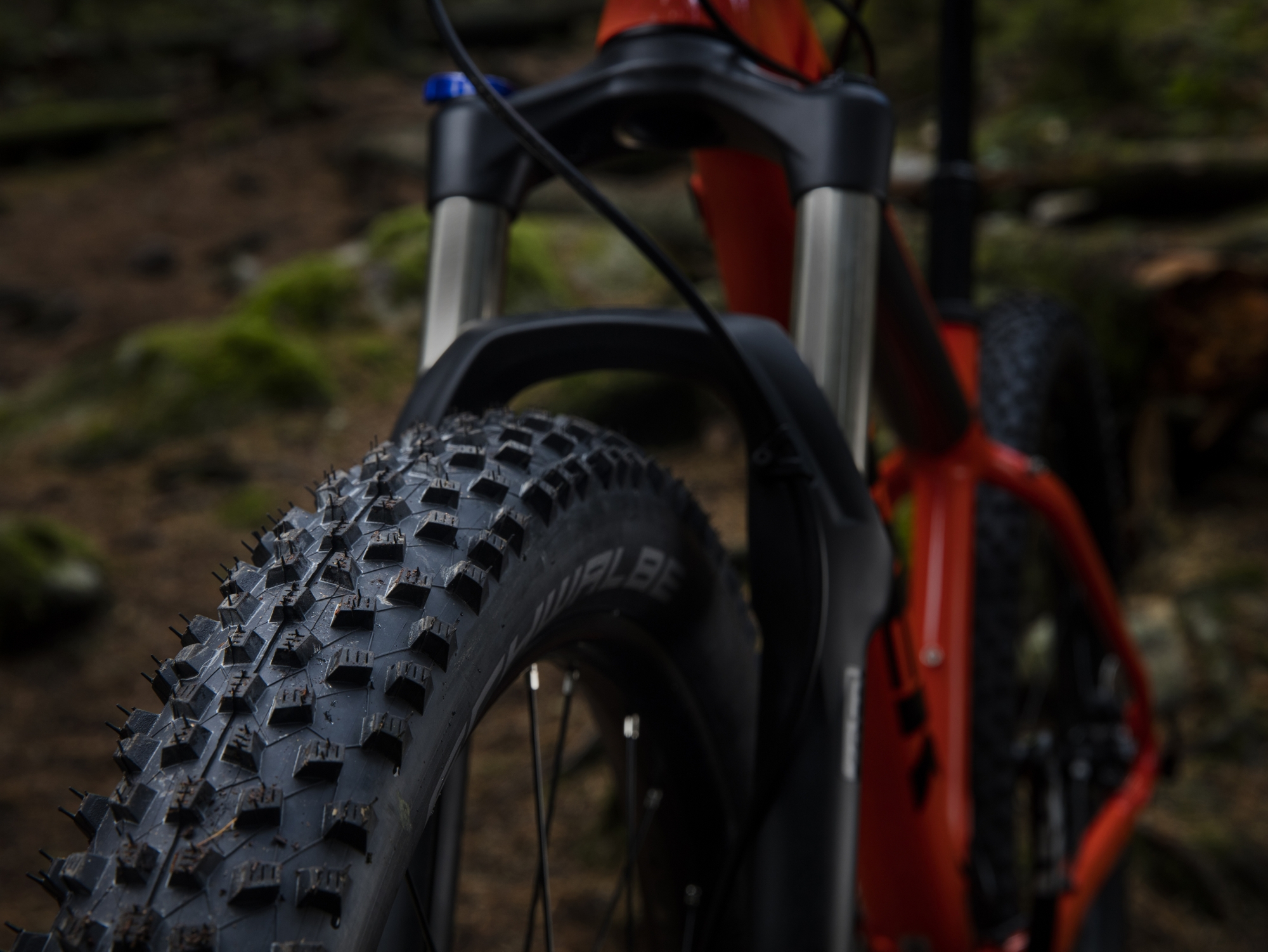 PRE-OWNED TREK ROSKOE 8 MOUNTAIN BIKE - Image 4